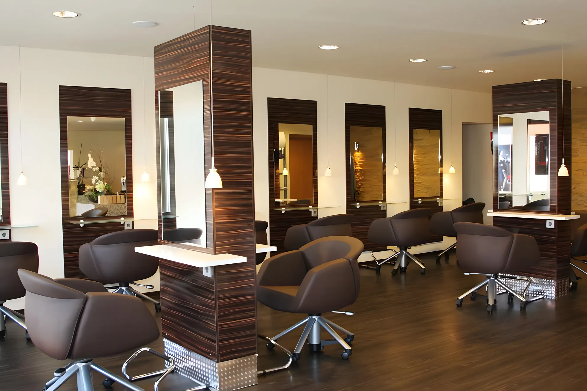 Frisierplätze im Salon